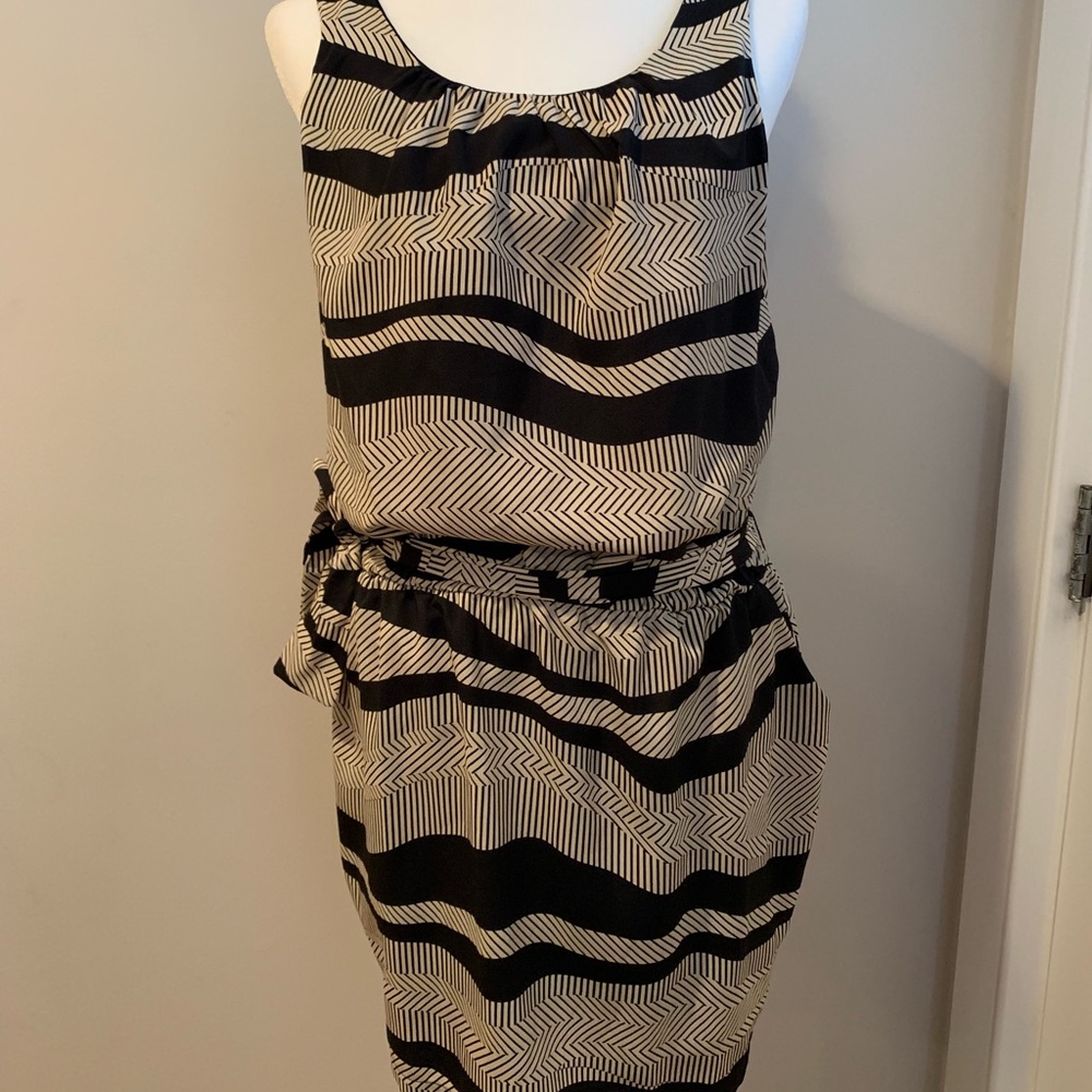 Forever21 dress. NWOT size medium. Pockets!